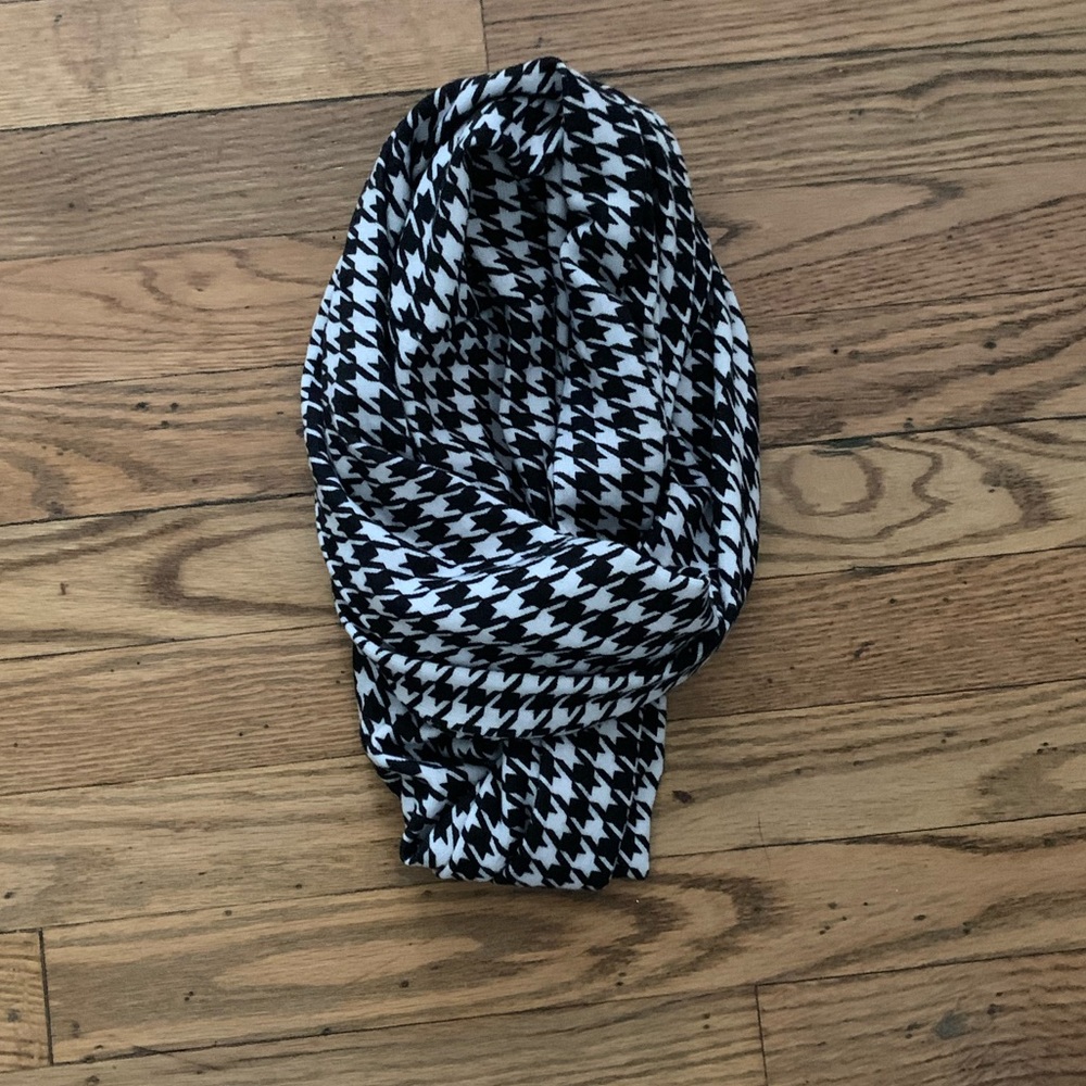 Black and white Infiniti Scarf